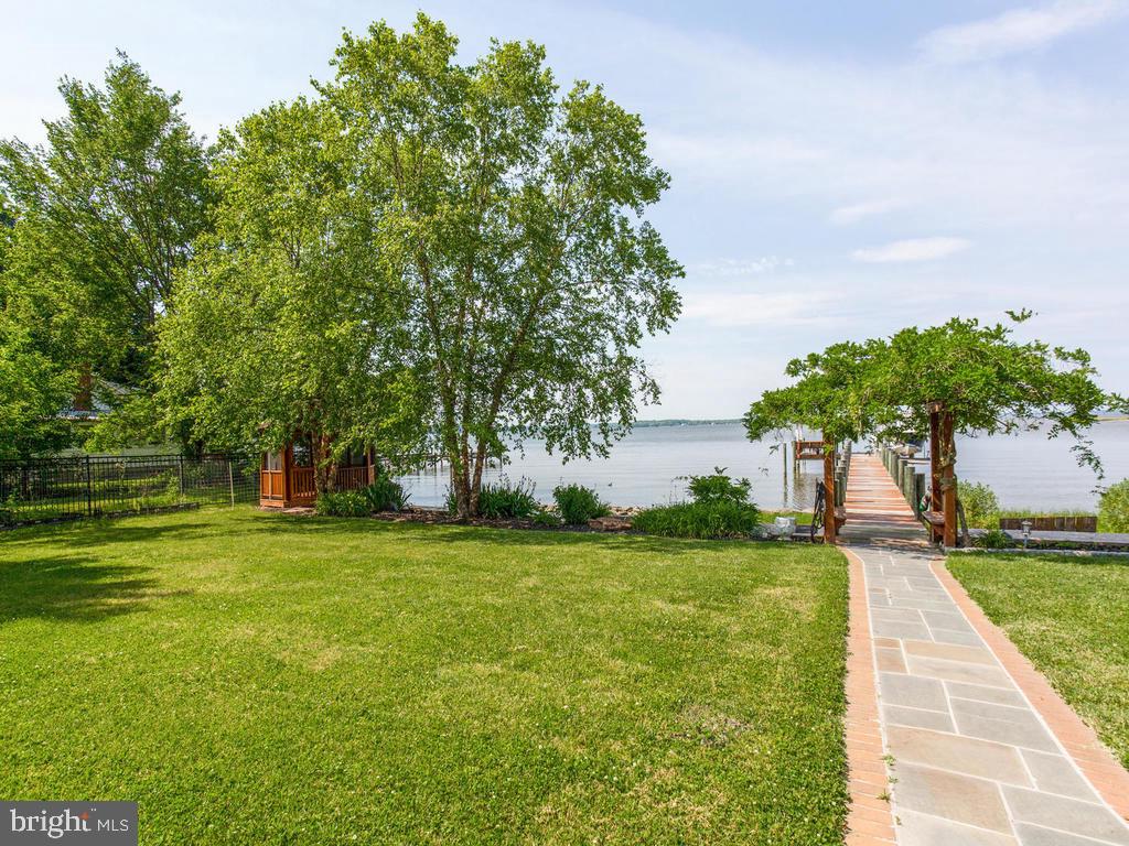 SHADY SIDE - Residential