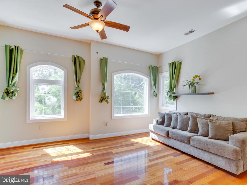 SHADY SIDE - Residential