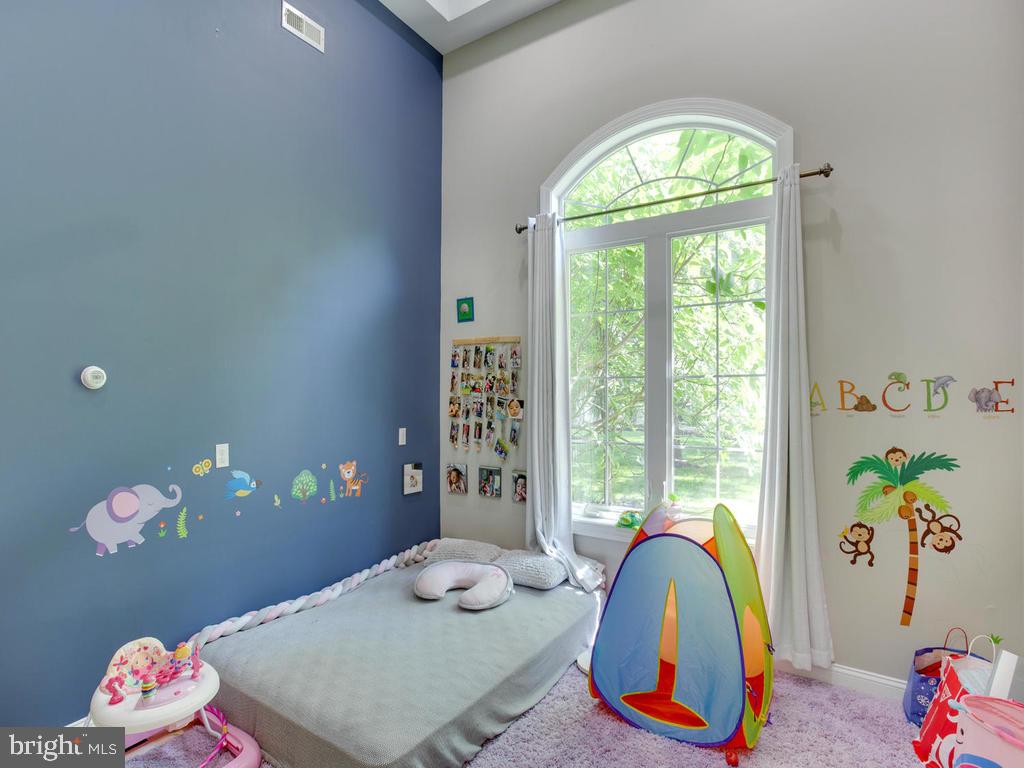 SHADY SIDE - Residential