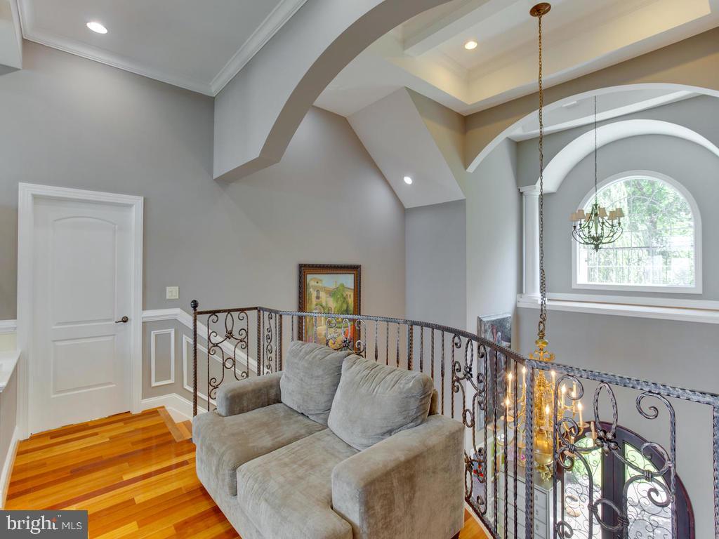 SHADY SIDE - Residential