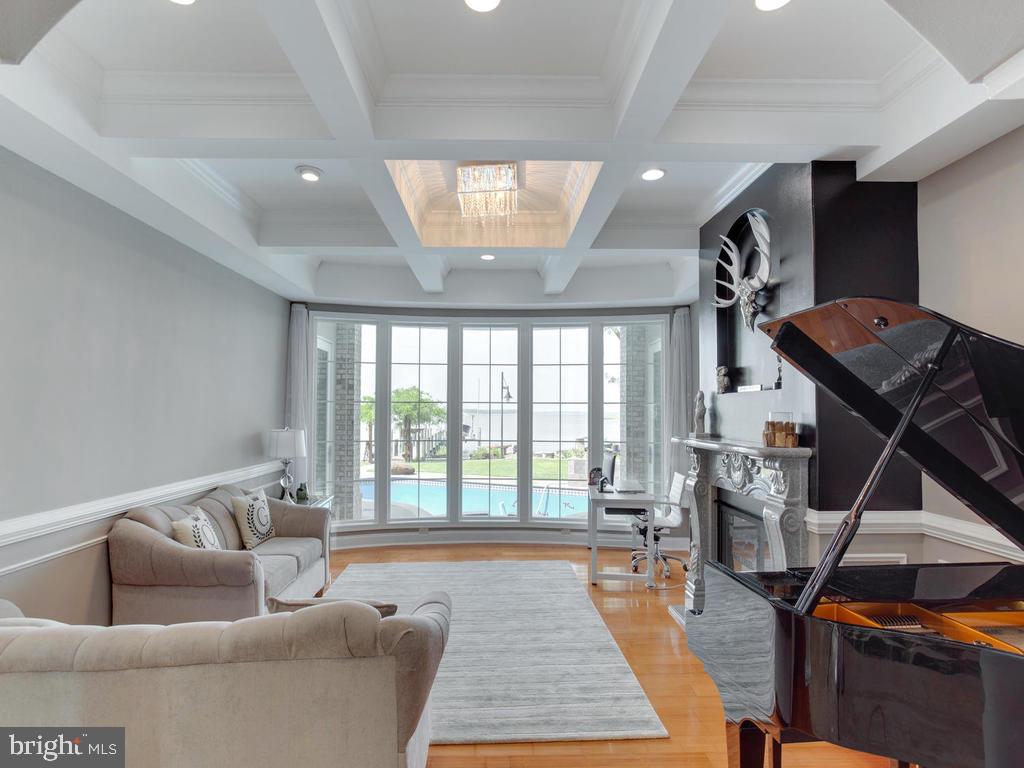 SHADY SIDE - Residential