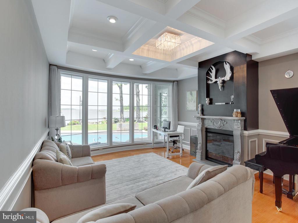 SHADY SIDE - Residential