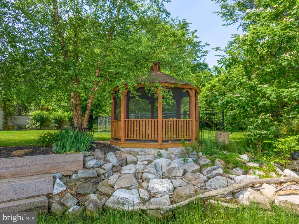 SHADY SIDE - Residential