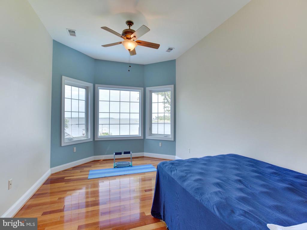 SHADY SIDE - Residential