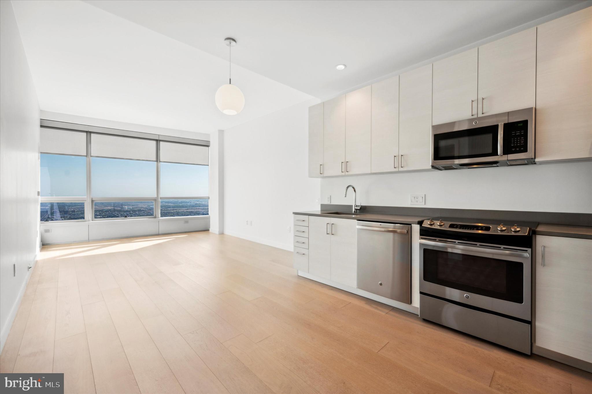 PHILADELPHIA (NORTH) - Residential Lease