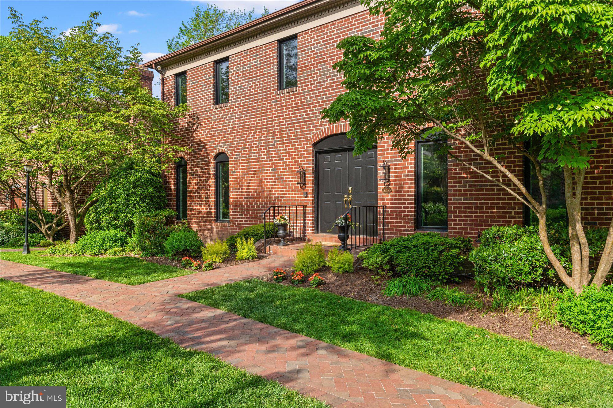 3233 ELLICOTT STREET NW