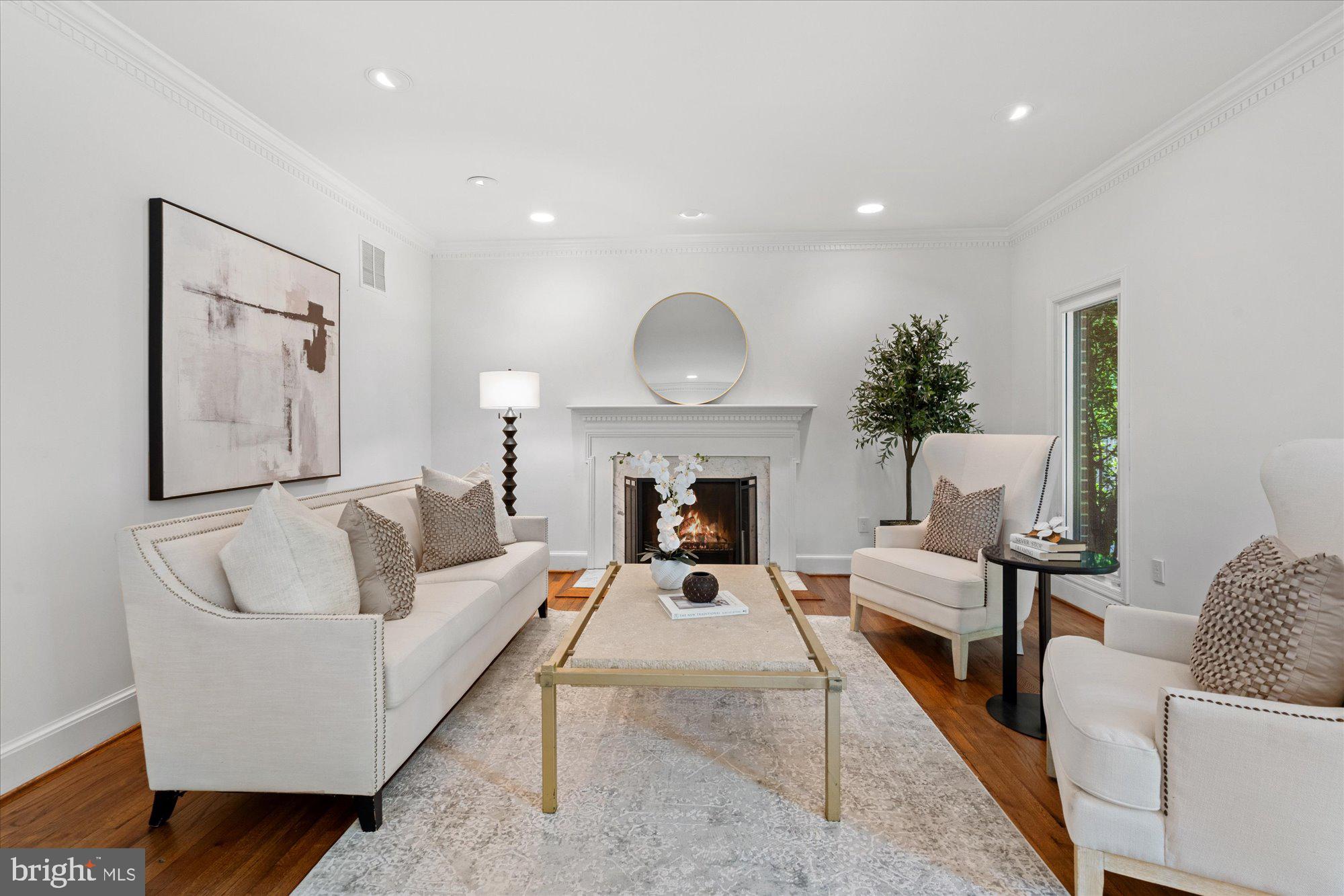 3233 ELLICOTT STREET NW