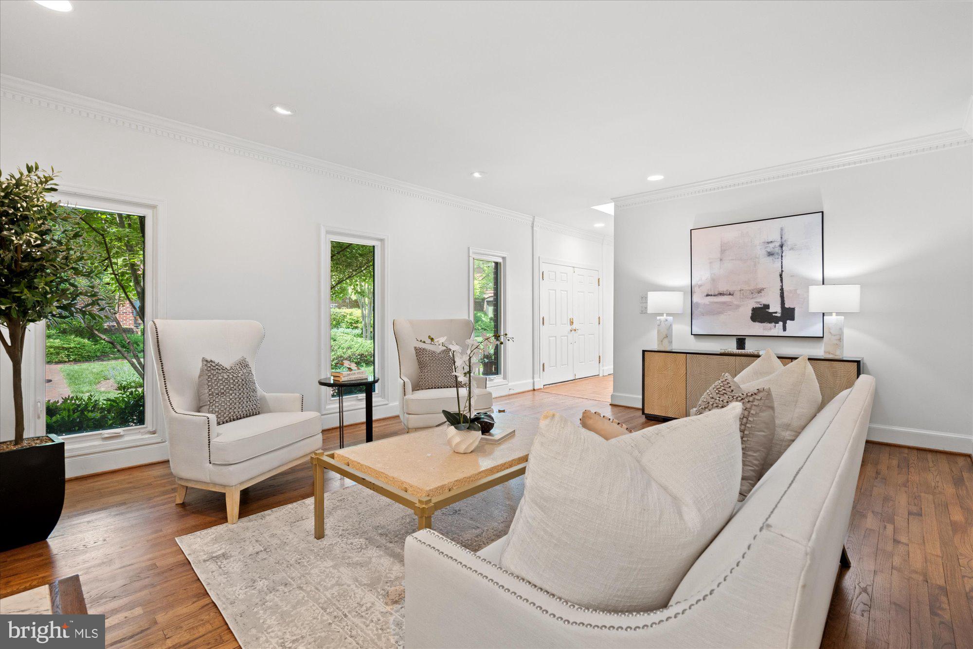 3233 ELLICOTT STREET NW