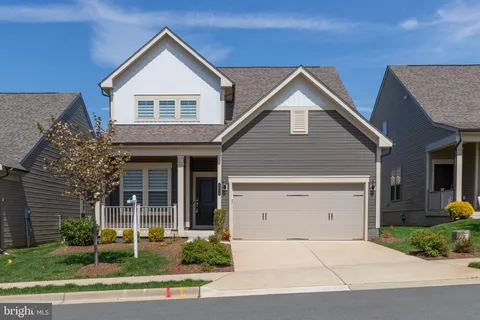 6868 Moonstone Peony Lane, Haymarket, VA MLS: VAPW2091676
