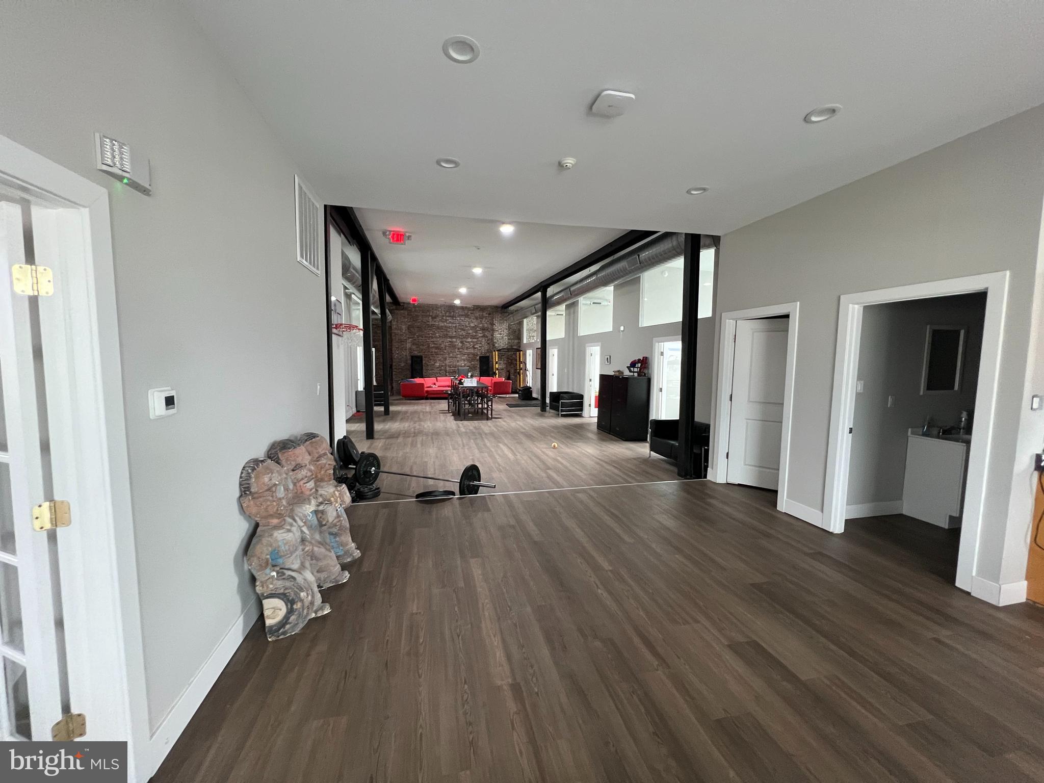 PORT RICHMOND - Commercial Lease