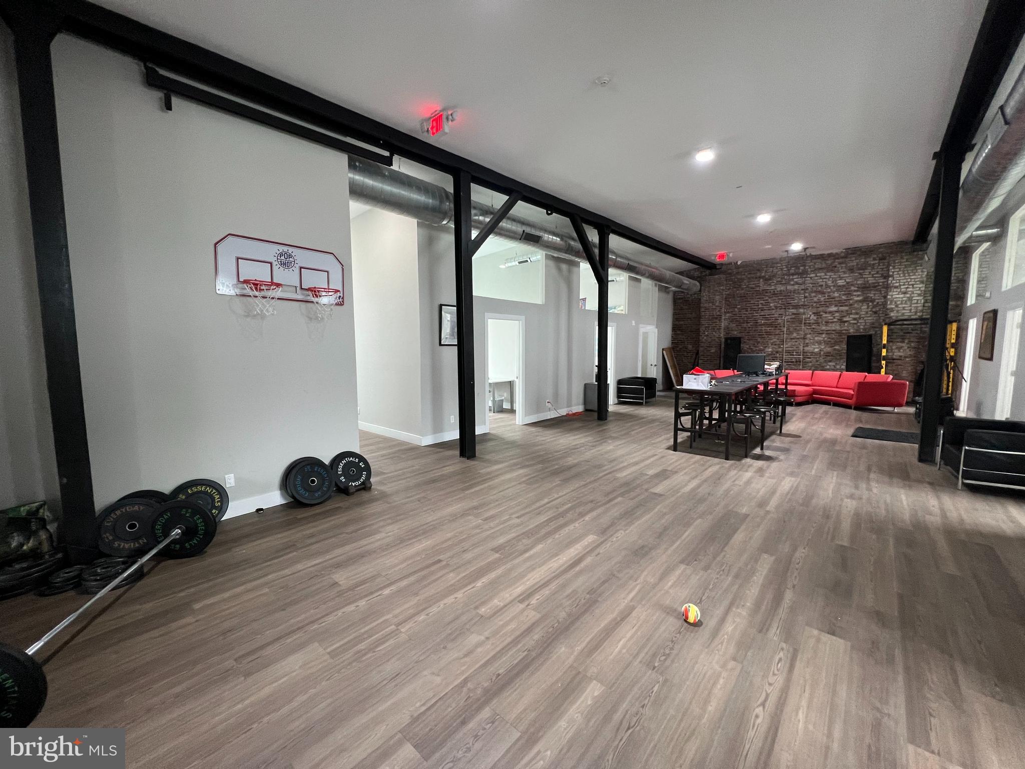 PORT RICHMOND - Commercial Lease