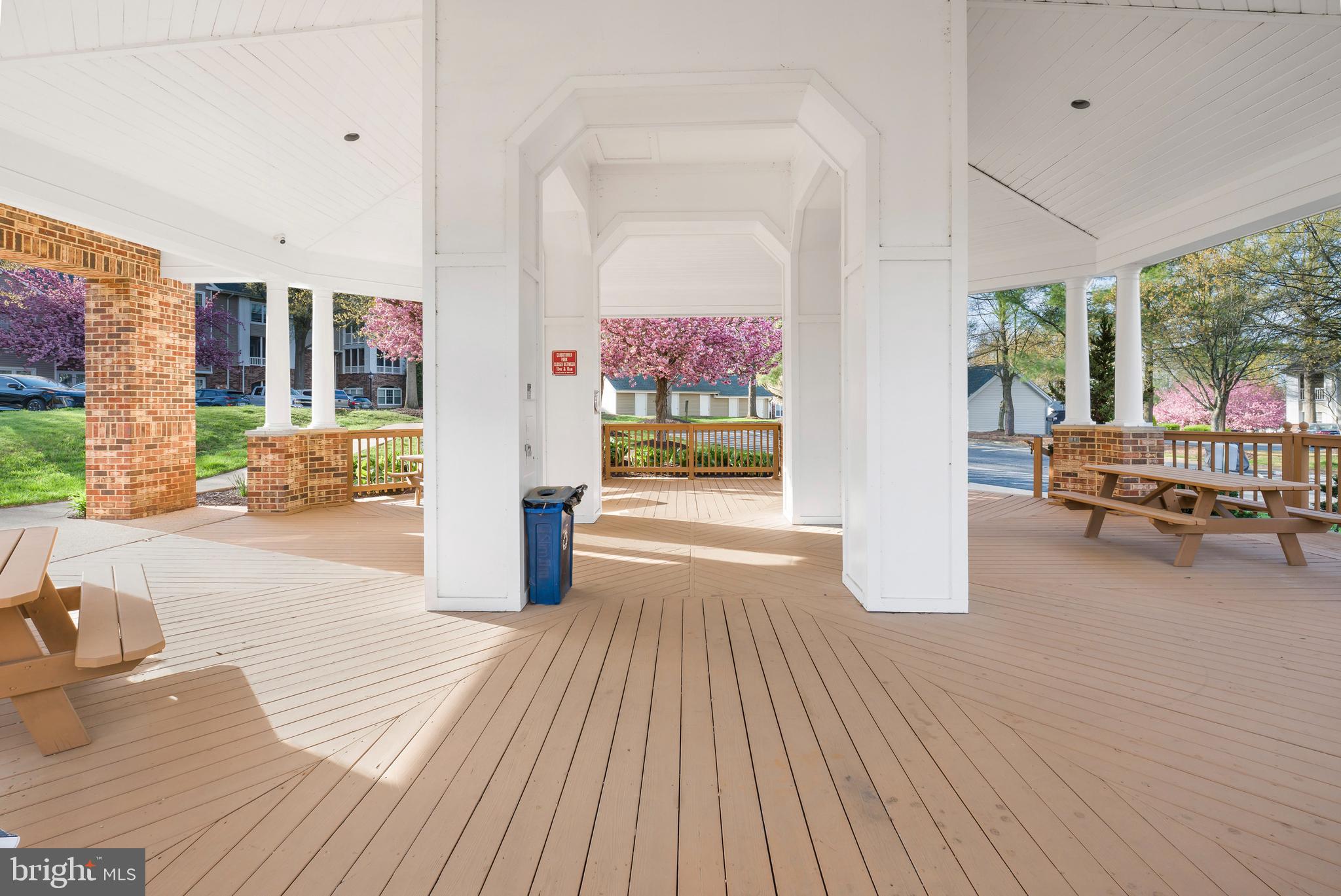 ENGLISH COUNTRY MANOR - Residential