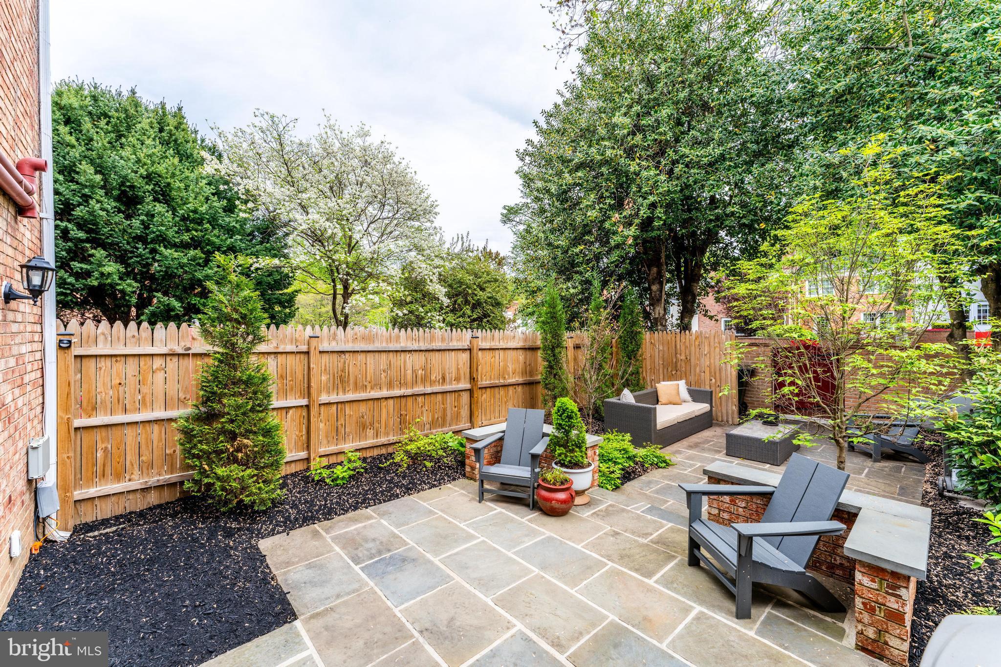 KINGS MANOR - Residential