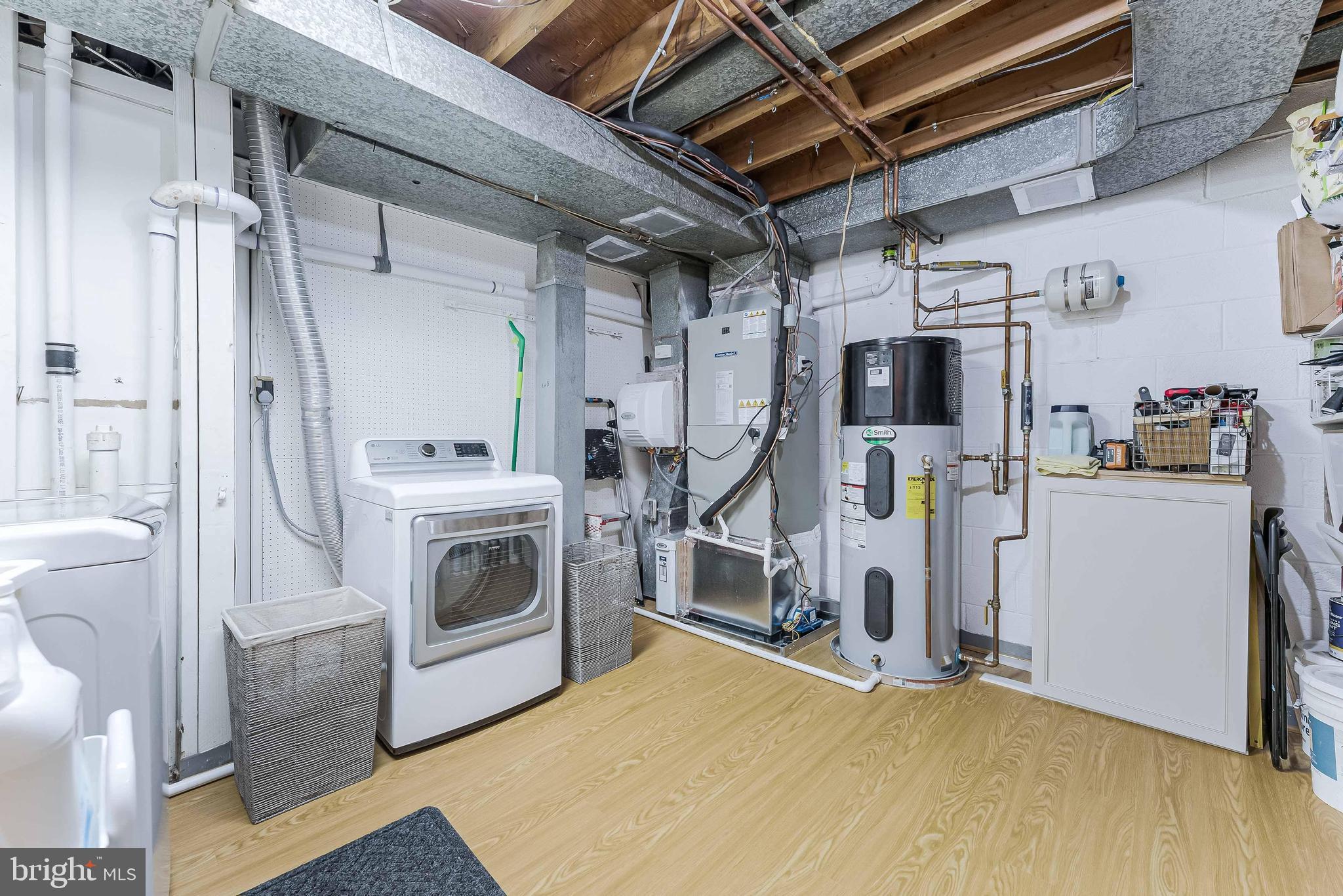 KINGS MANOR - Residential