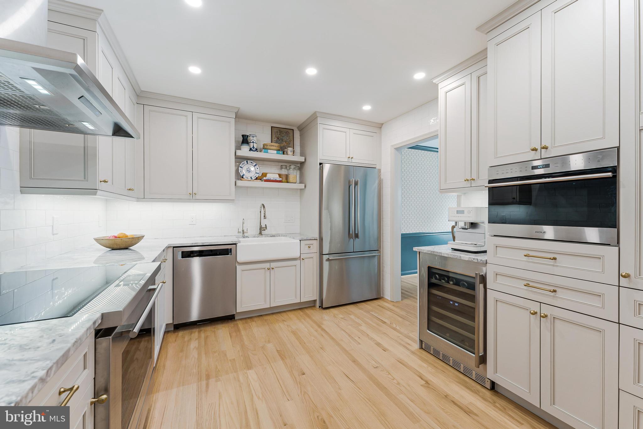 KINGS MANOR - Residential