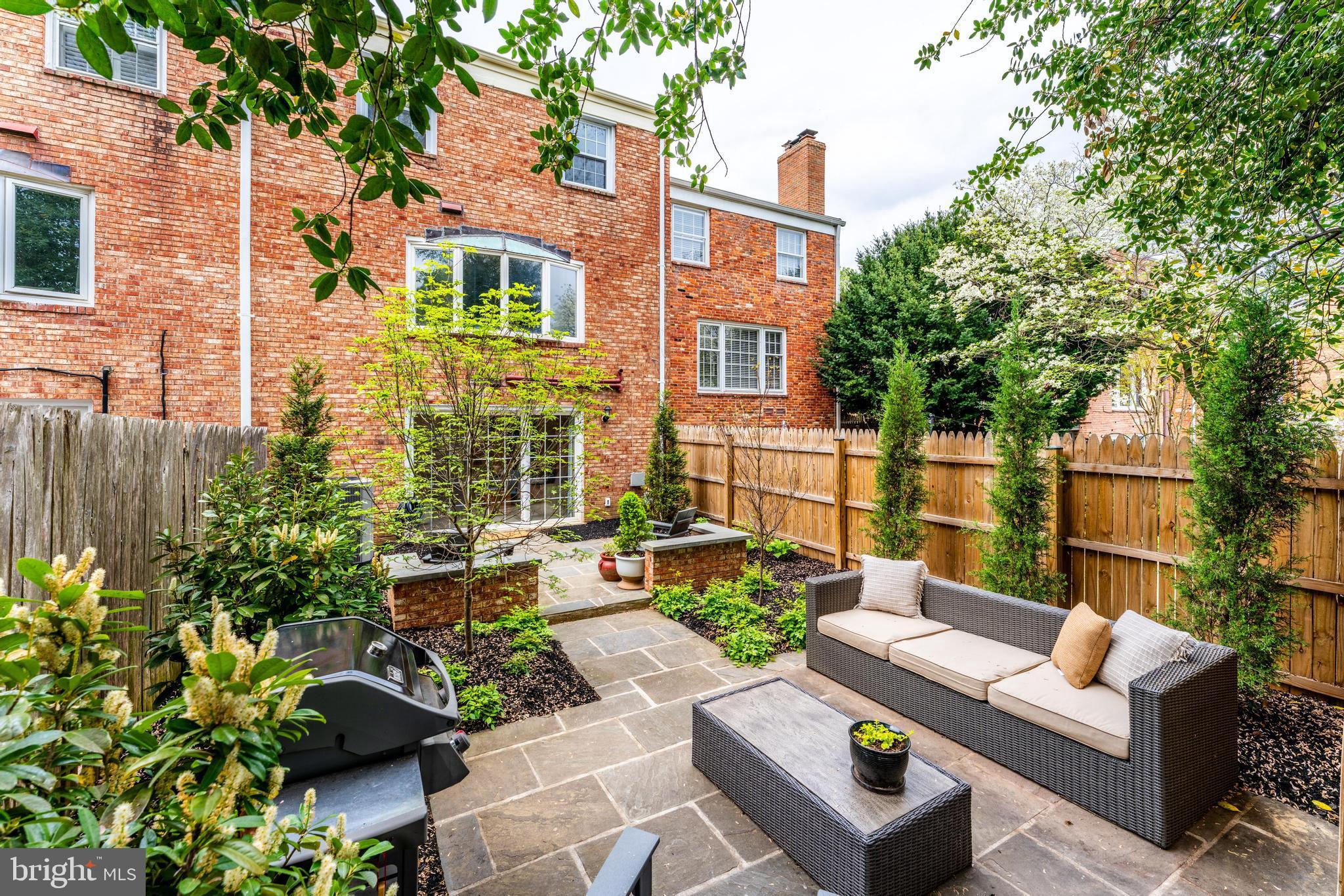 KINGS MANOR - Residential