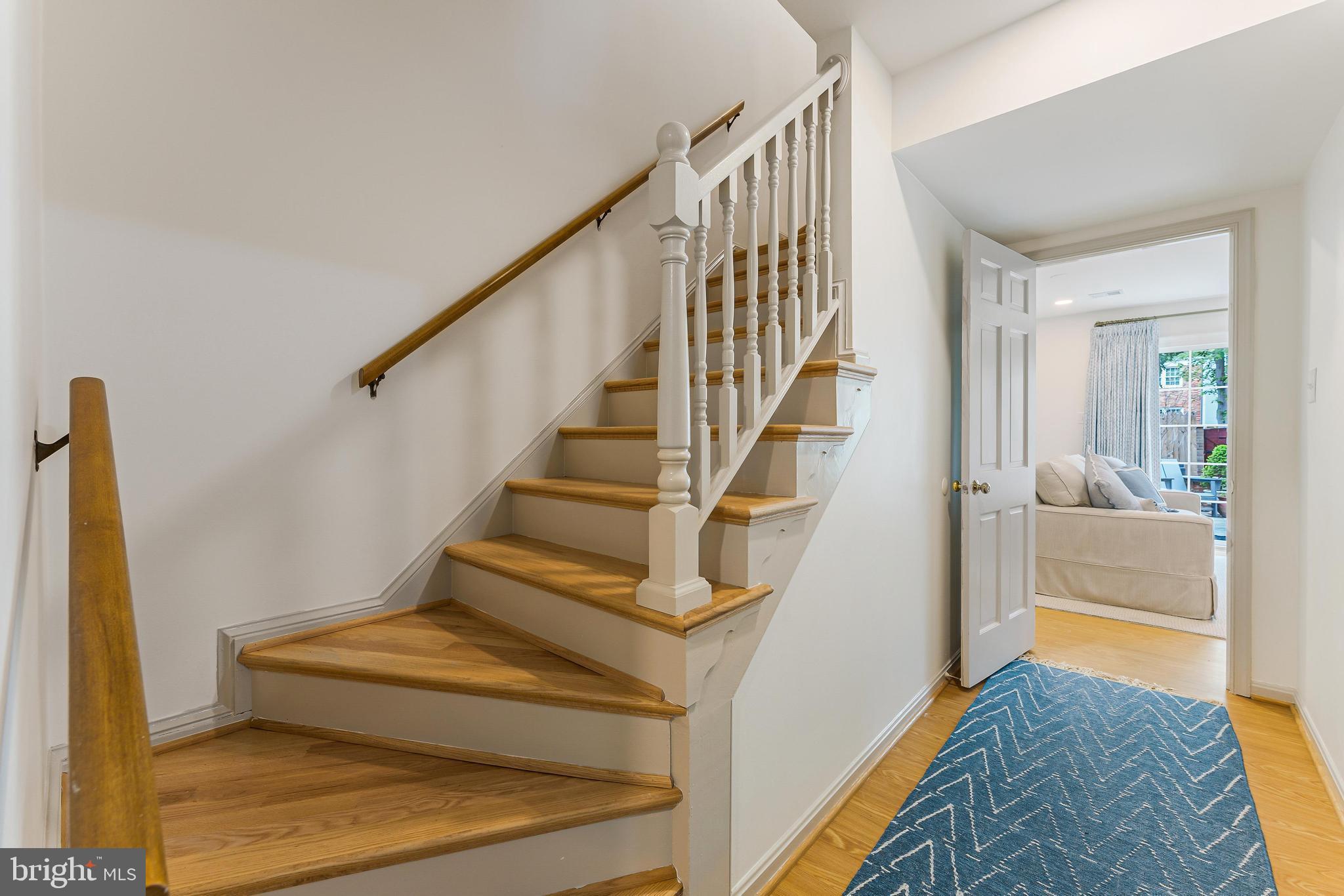 KINGS MANOR - Residential