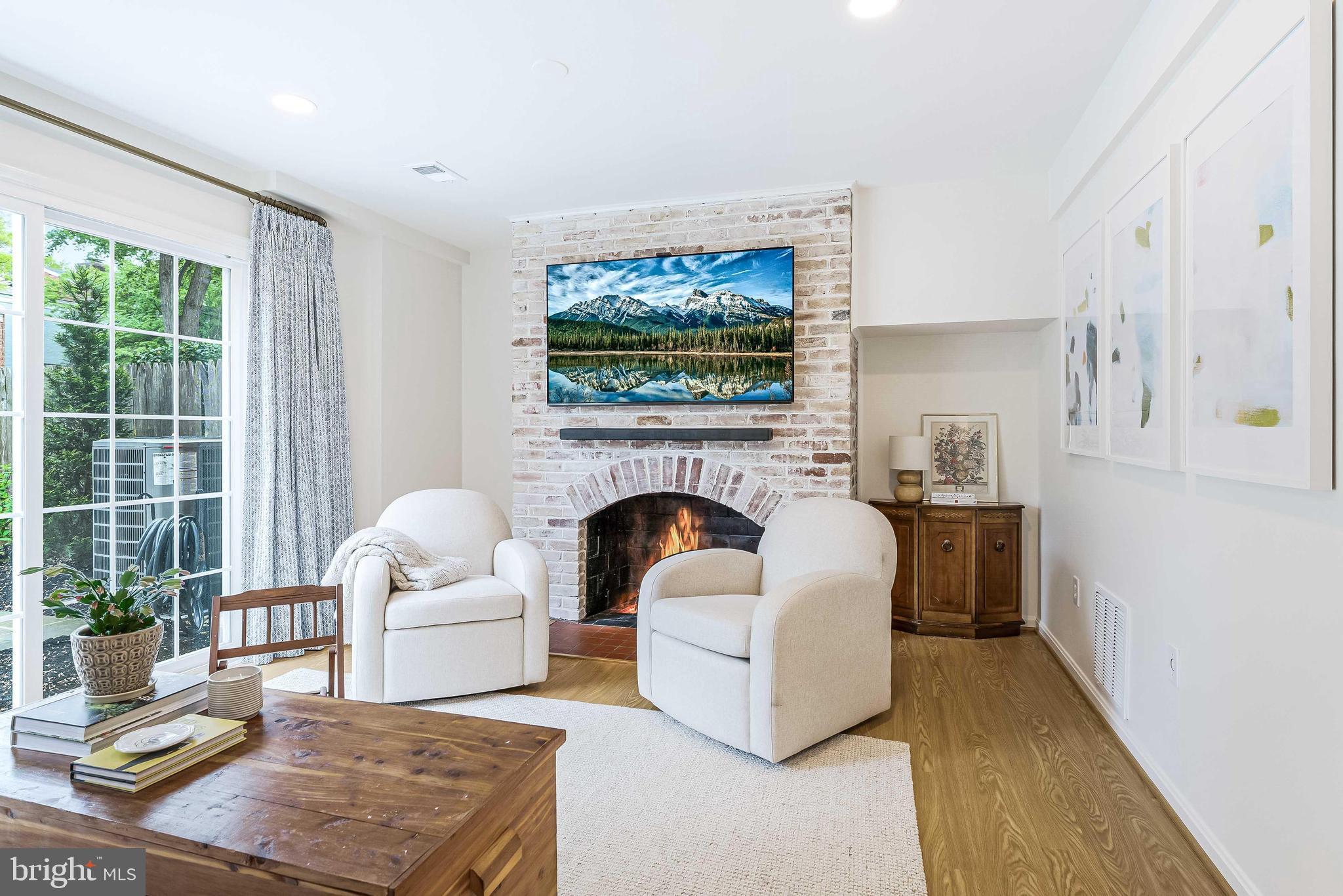 KINGS MANOR - Residential