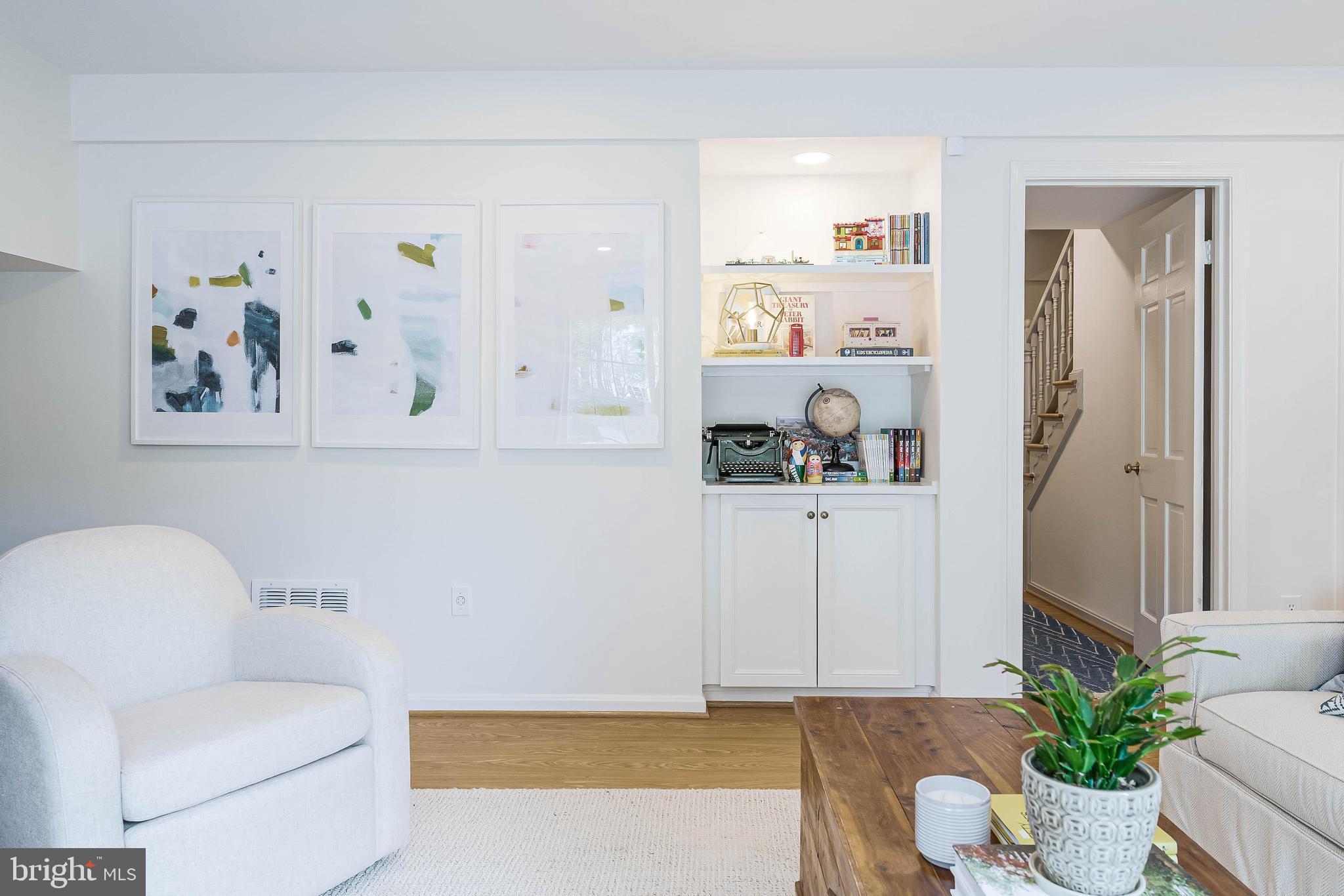 KINGS MANOR - Residential