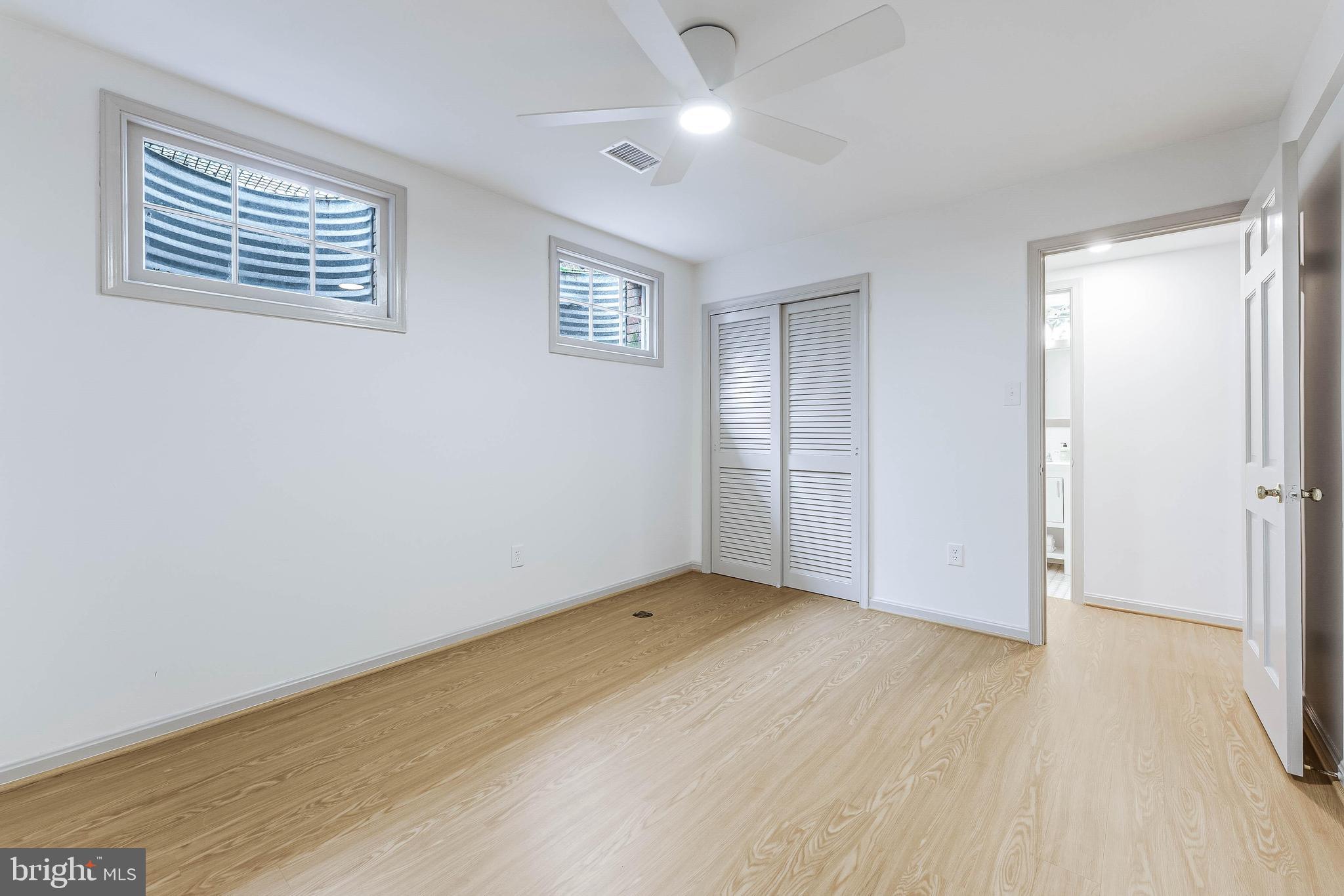 KINGS MANOR - Residential