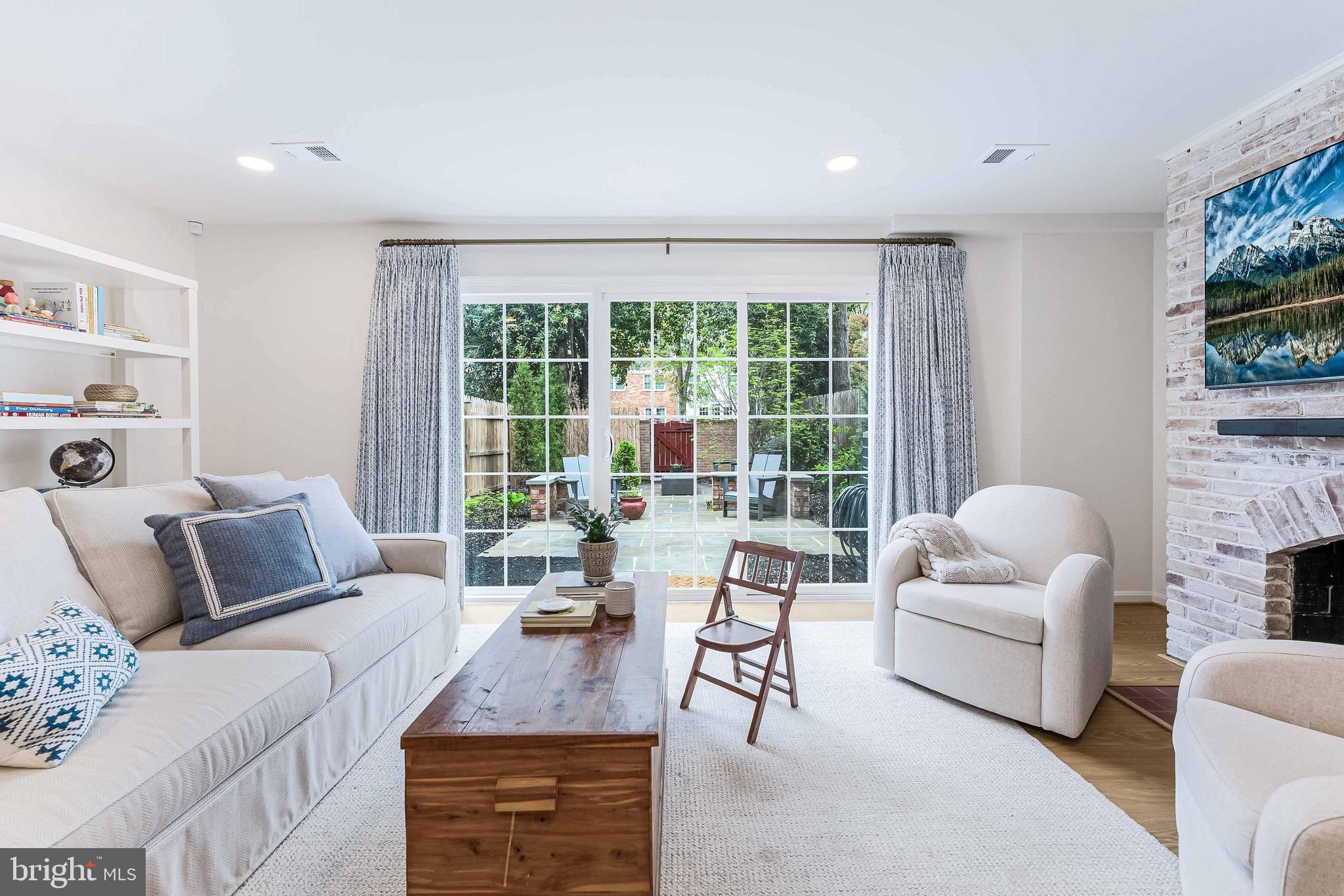 KINGS MANOR - Residential