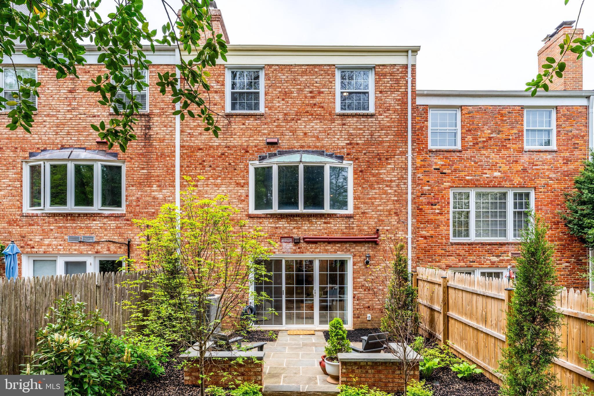 KINGS MANOR - Residential