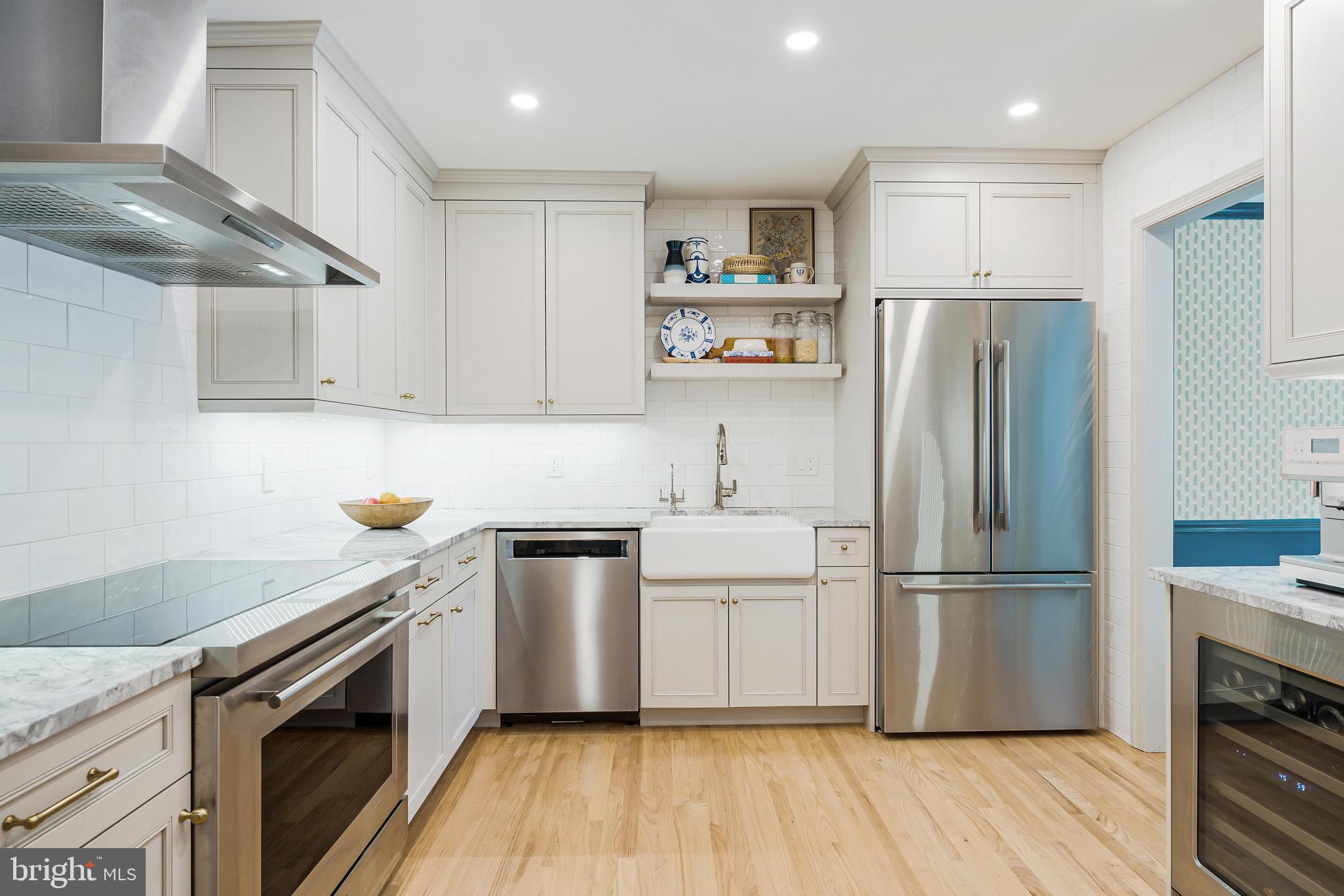 KINGS MANOR - Residential