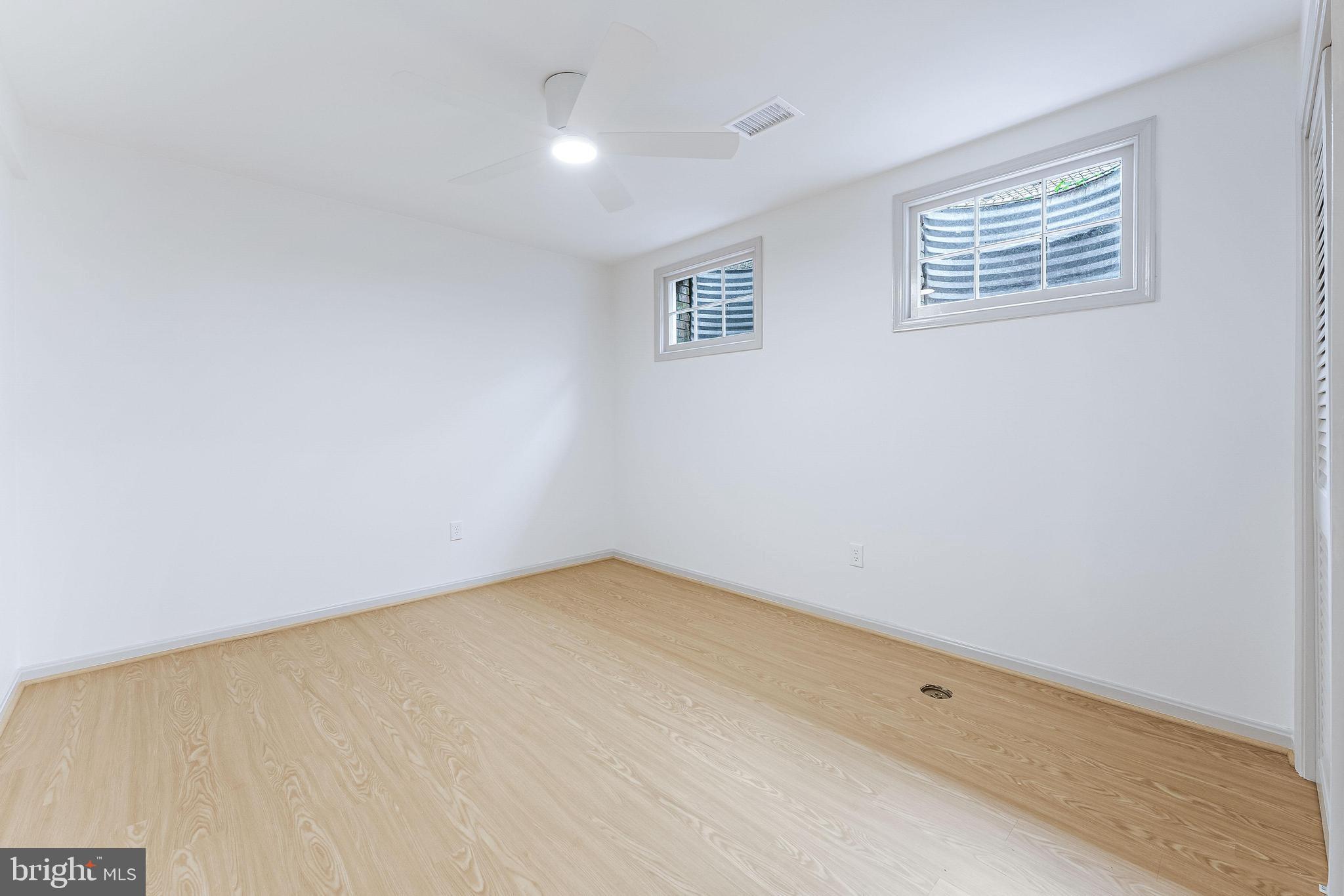 KINGS MANOR - Residential