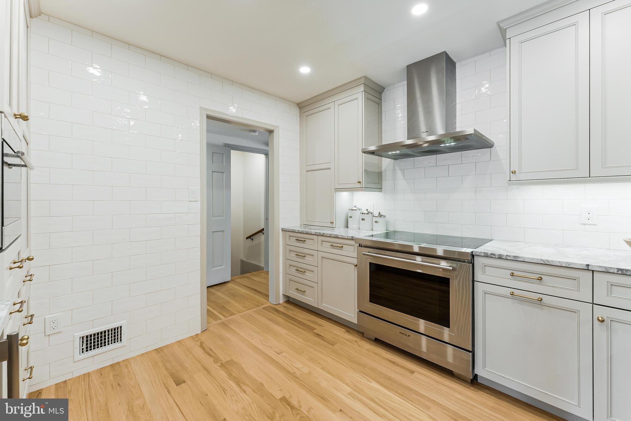 KINGS MANOR - Residential