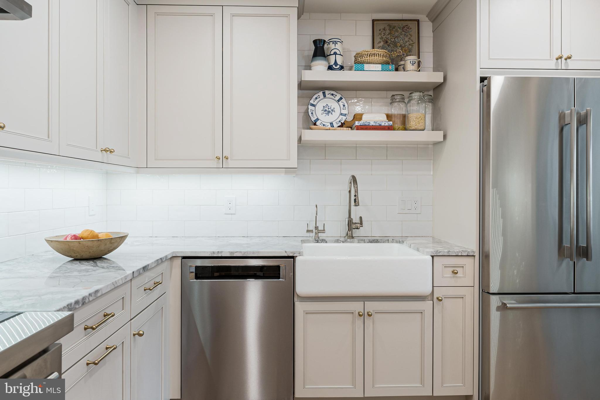 KINGS MANOR - Residential