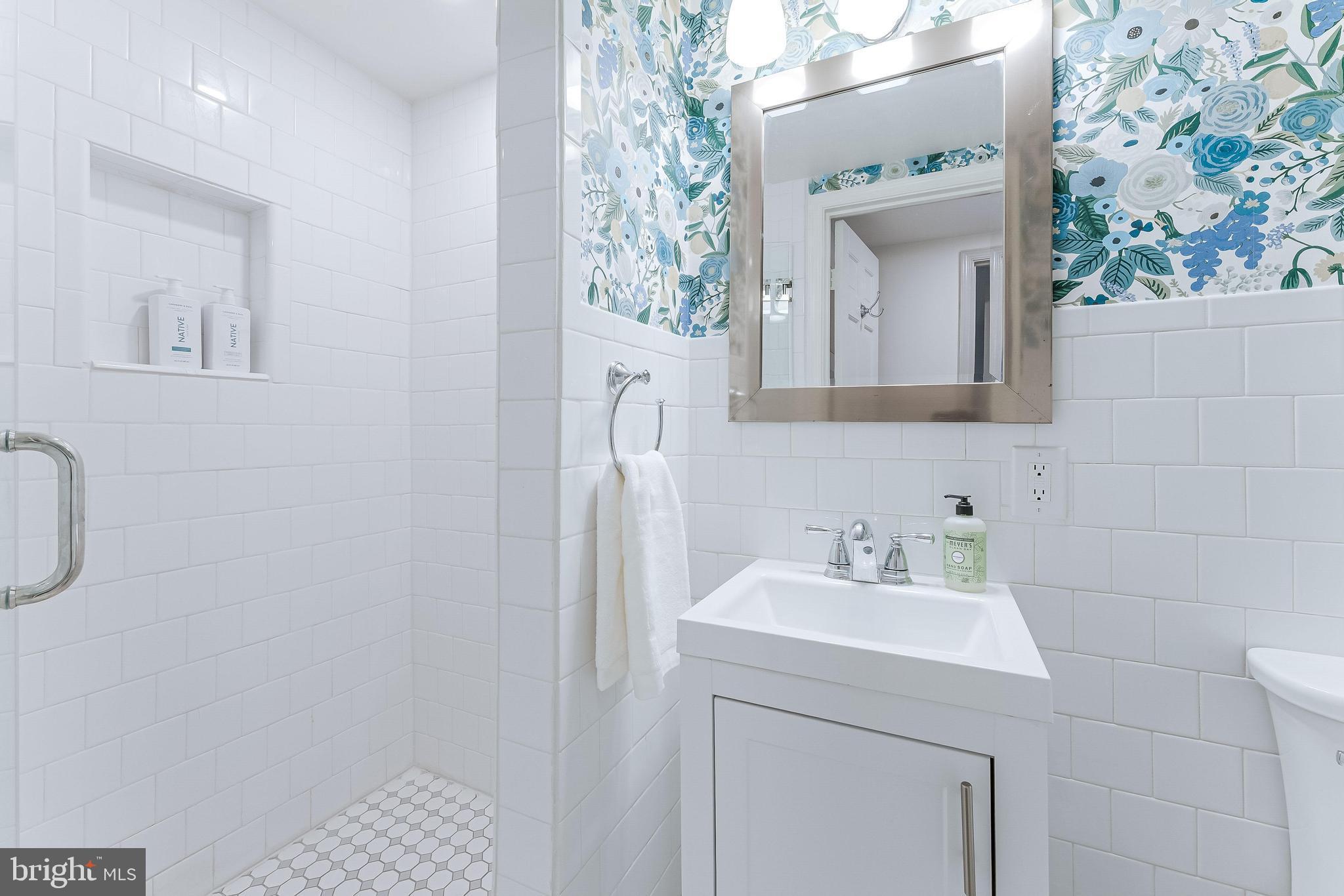 KINGS MANOR - Residential