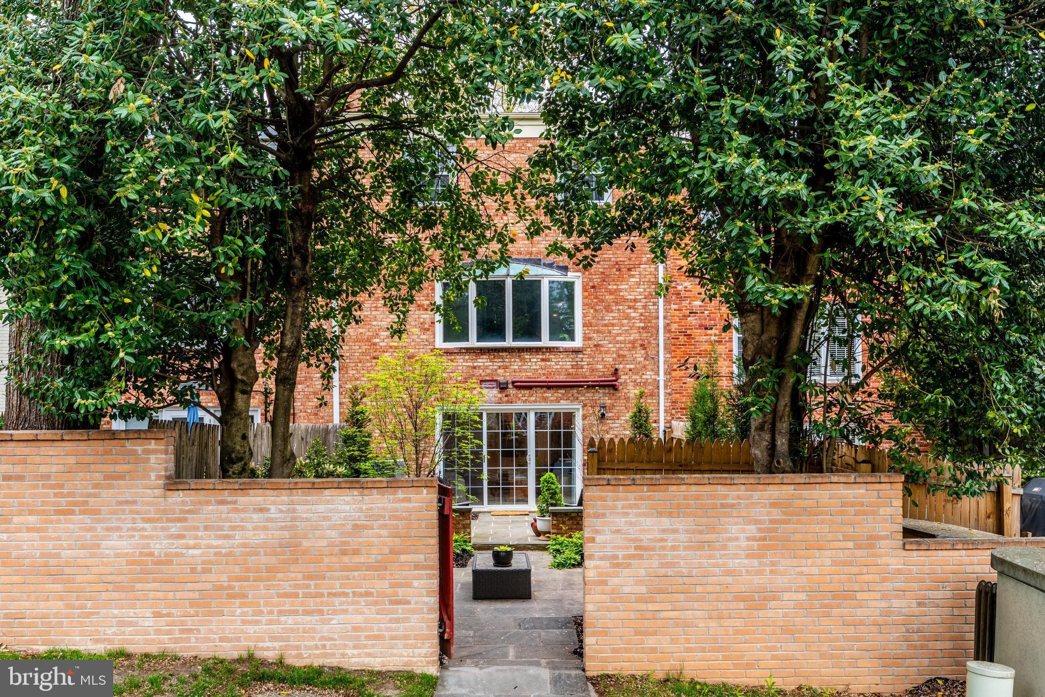 KINGS MANOR - Residential