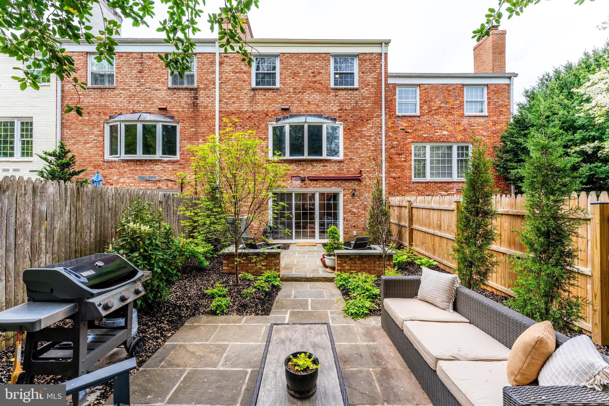 KINGS MANOR - Residential