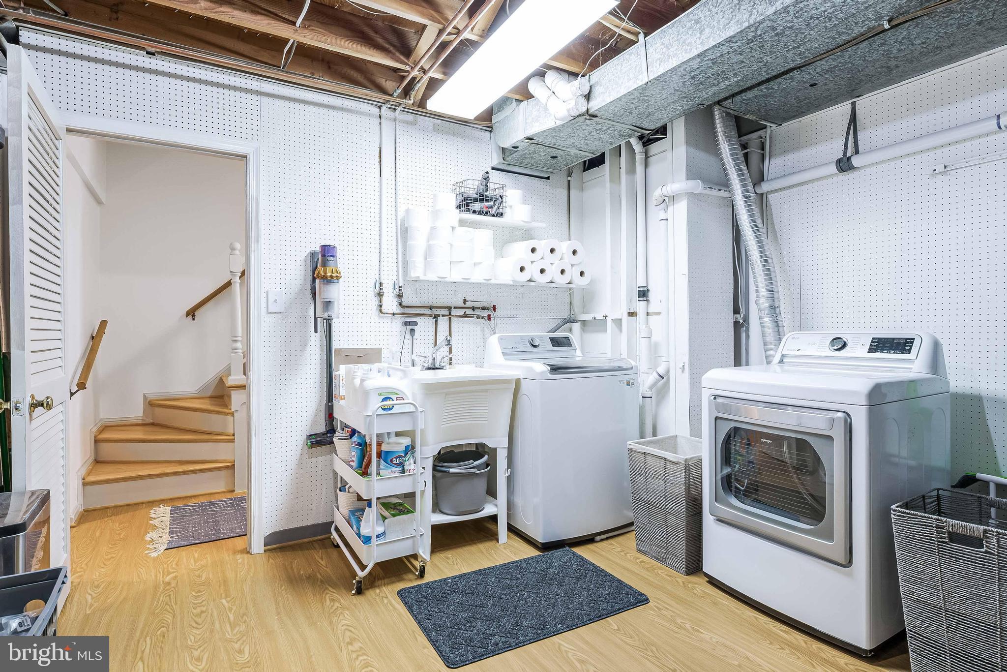 KINGS MANOR - Residential