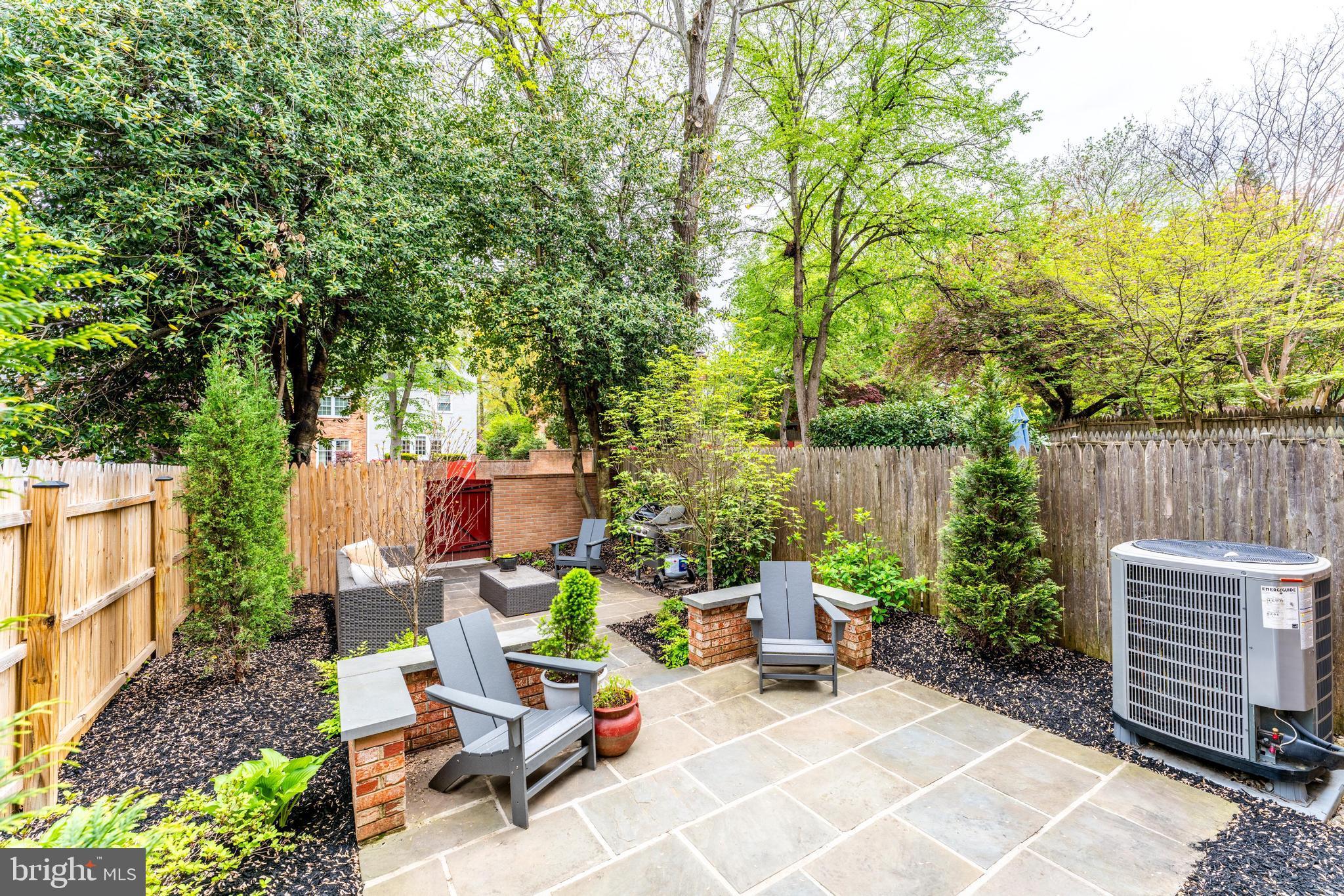 KINGS MANOR - Residential