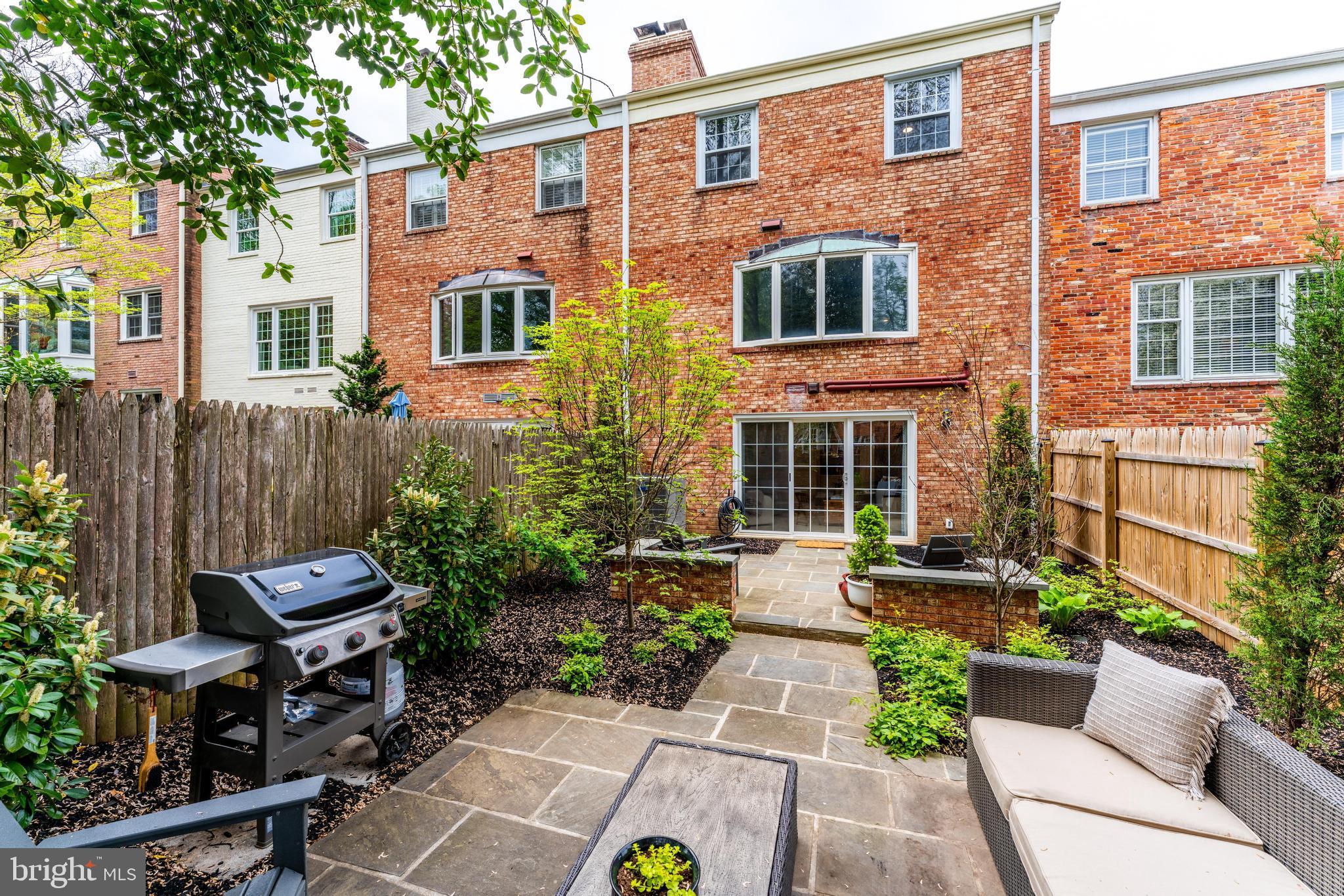 KINGS MANOR - Residential