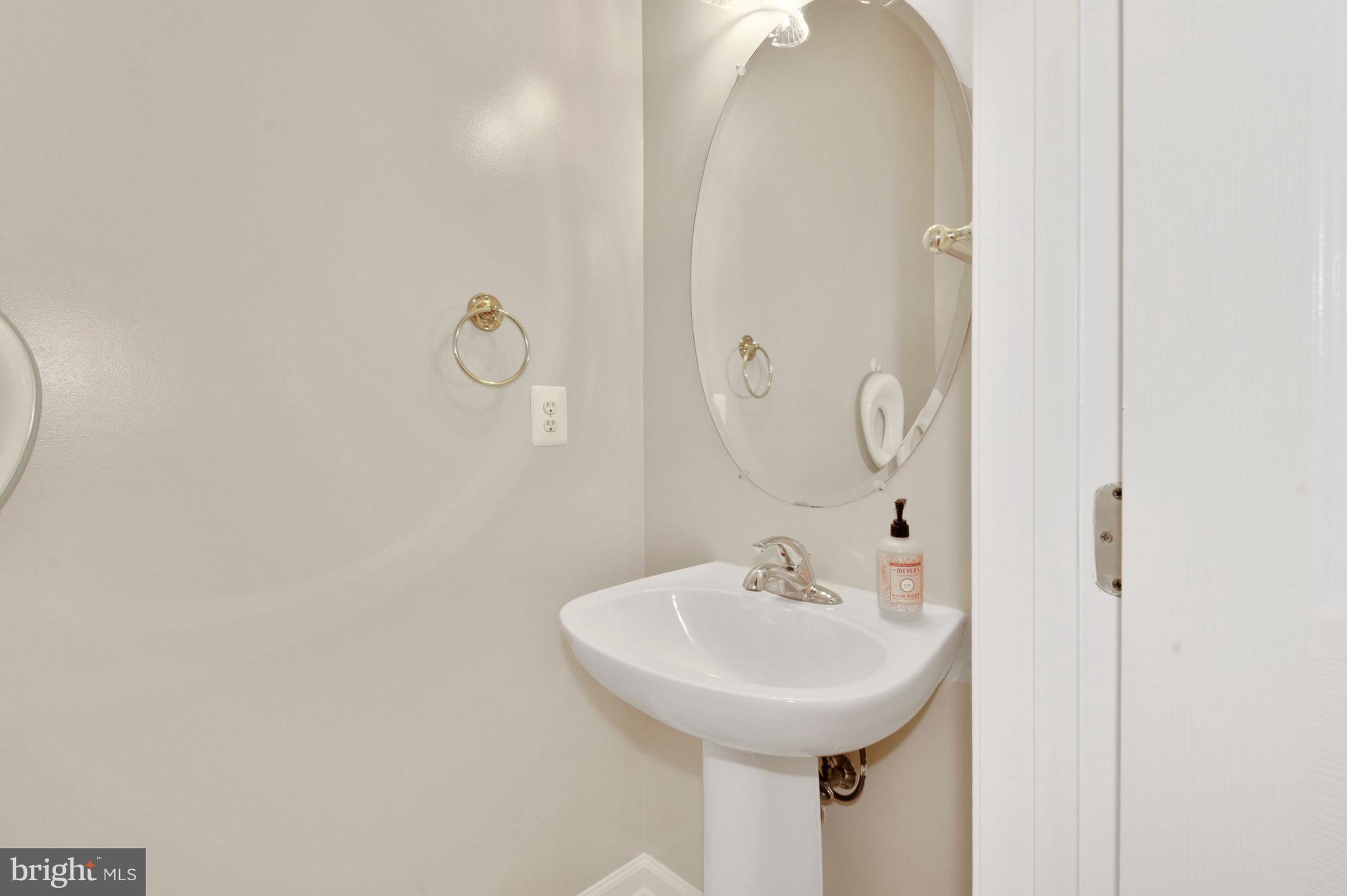 FAIR LAKES GLEN - Residential