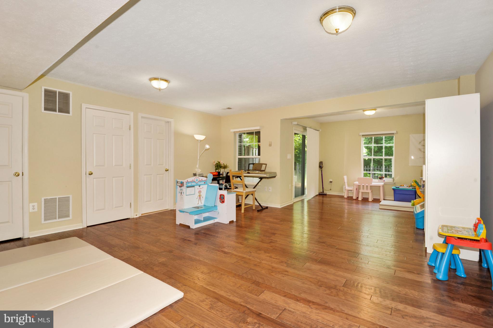 FAIR LAKES GLEN - Residential