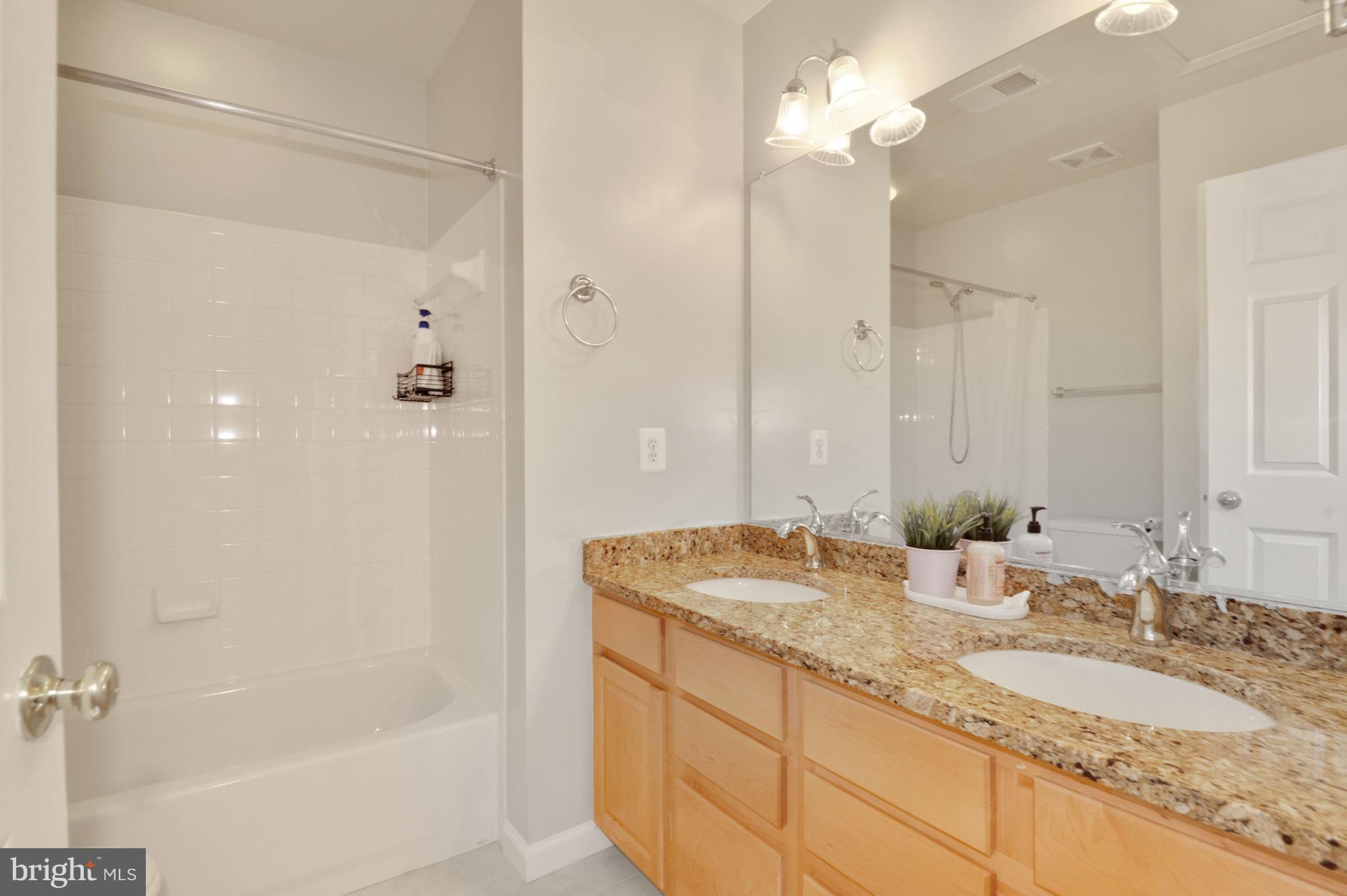 FAIR LAKES GLEN - Residential