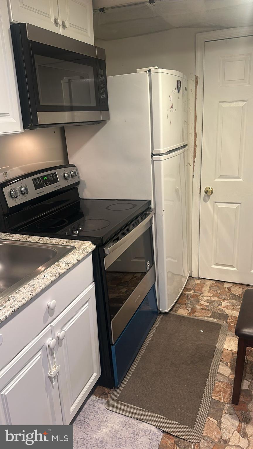 VAN DORN VILLAGE - Residential Lease