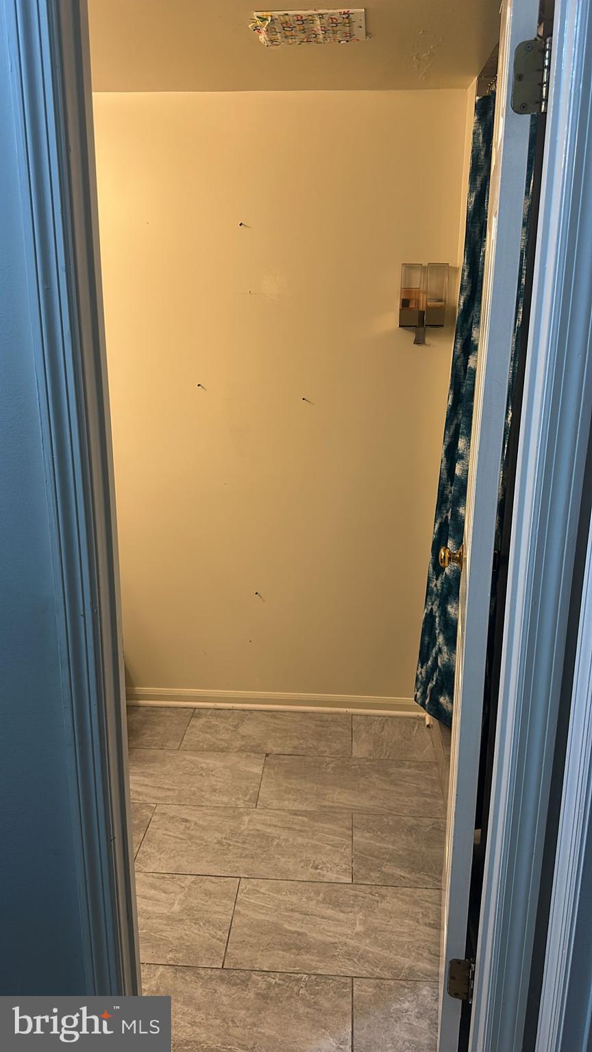 VAN DORN VILLAGE - Residential Lease