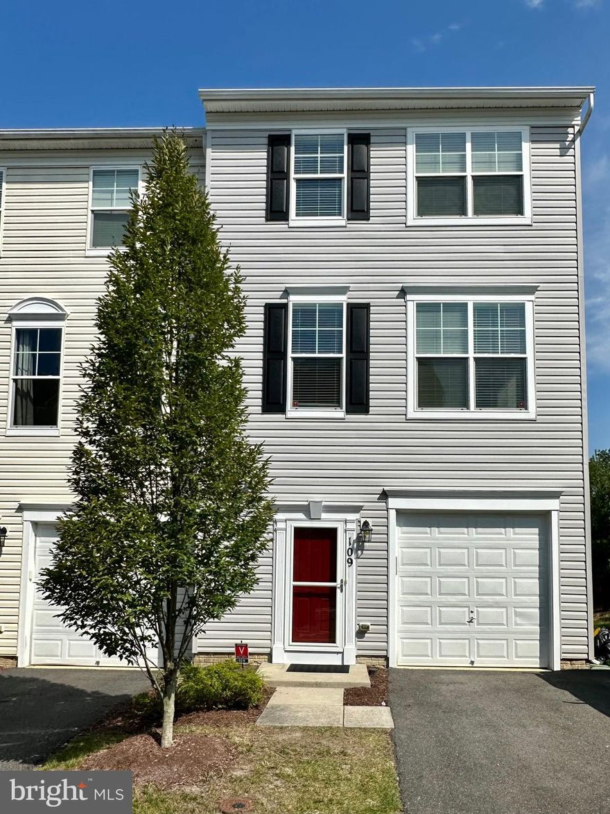 Lovely 3 Bed Townhome in Woodstream Community. Lower level with hardwood flooring and large rec area. Walk out to backyard through sliding glass door. Main level with gourmet kitchen with beautiful espresso cabinets. Stainless-steel appliances, large island, and tiled flooring. Access to spacious back deck from kitchen. Open family room with hardwood flooring. Upper level with three bedrooms. Two bedrooms sharing hallway bathroom with tub shower. Grand primary bedroom with trey ceiling, walk-in closet, and sitting area. Upgraded primary bathroom with soaking tub, dual vanities, oversized shower with bench, and water closet! Laundry included. One-car garage with 2 additional parking spaces in driveway. Right around the corner to Stafford Marketplace with abundant shopping and restaurants. Close to I-95 and Quantico Base.