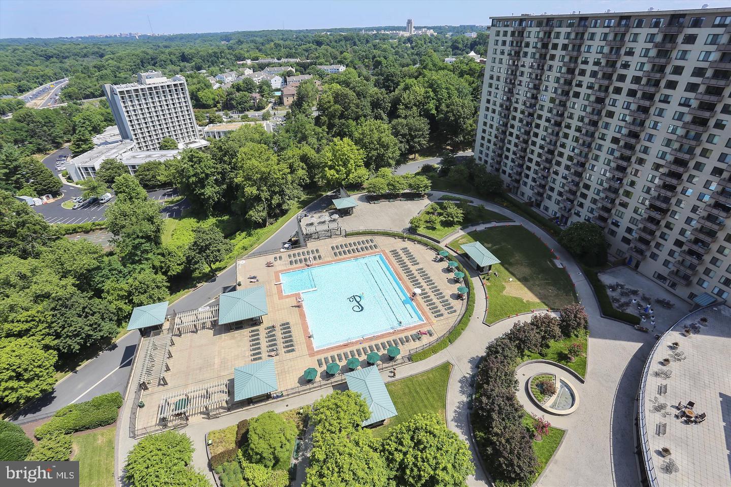 PROMENADE TOWERS - Residential