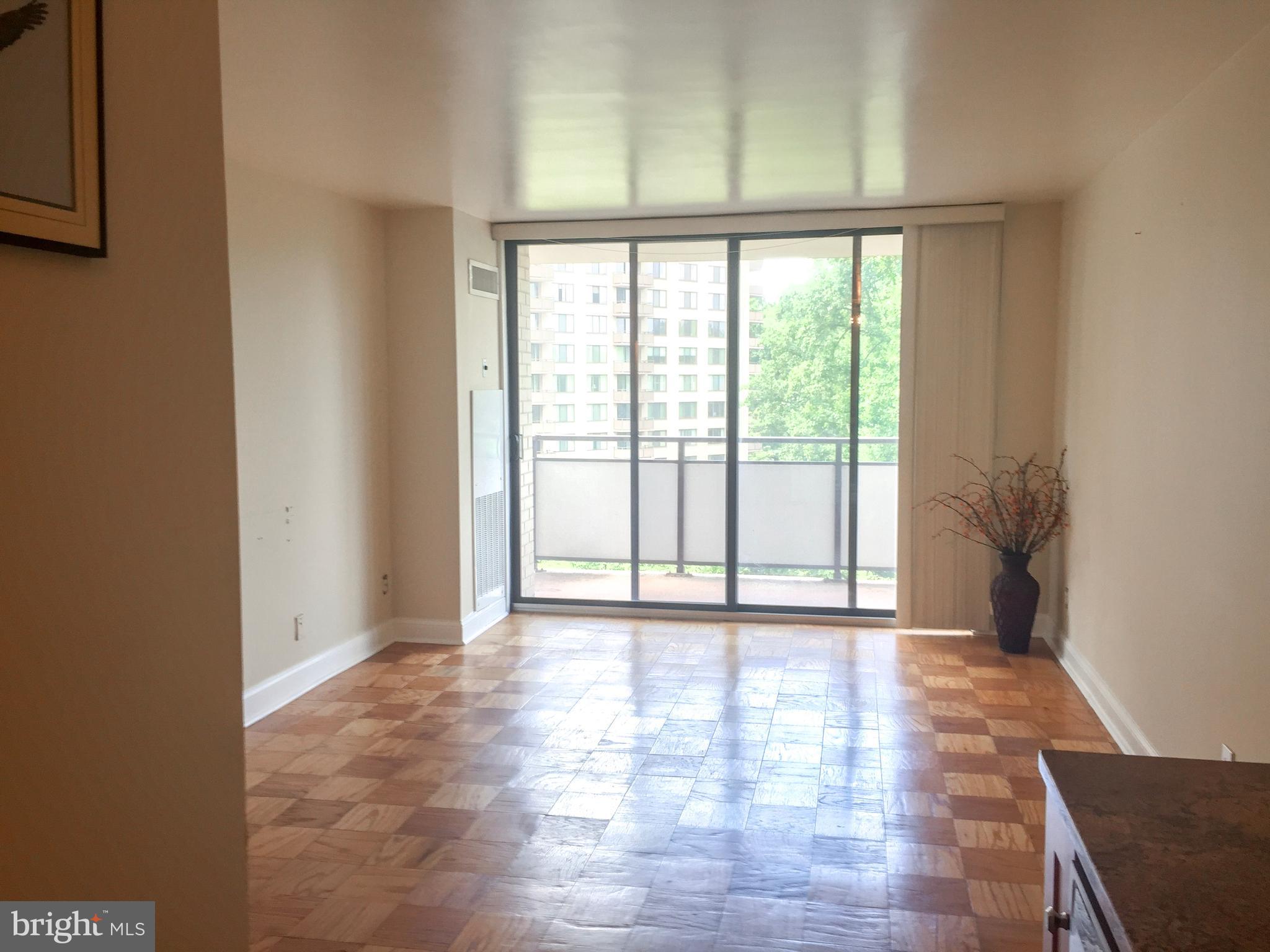 PROMENADE TOWERS - Residential