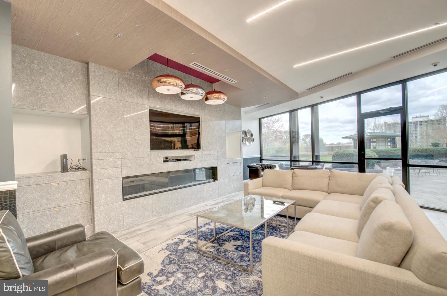 PROMENADE TOWERS - Residential