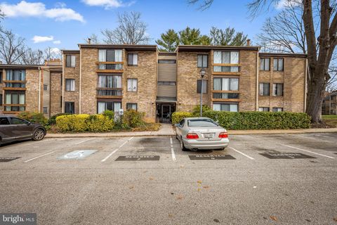 Photo of 10564 Twin Rivers Road #B-1, COLUMBIA, MD 21044 (MLS # MDHW2062334)
