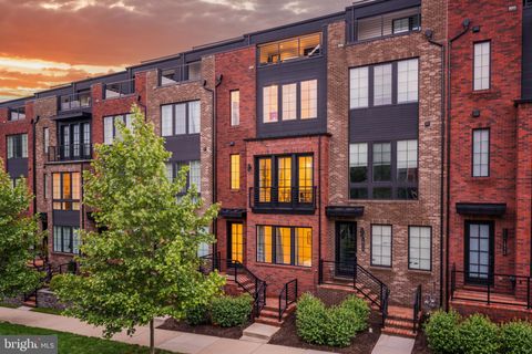 1974 ROLAND CLARKE PLACE RESTON VA 20191