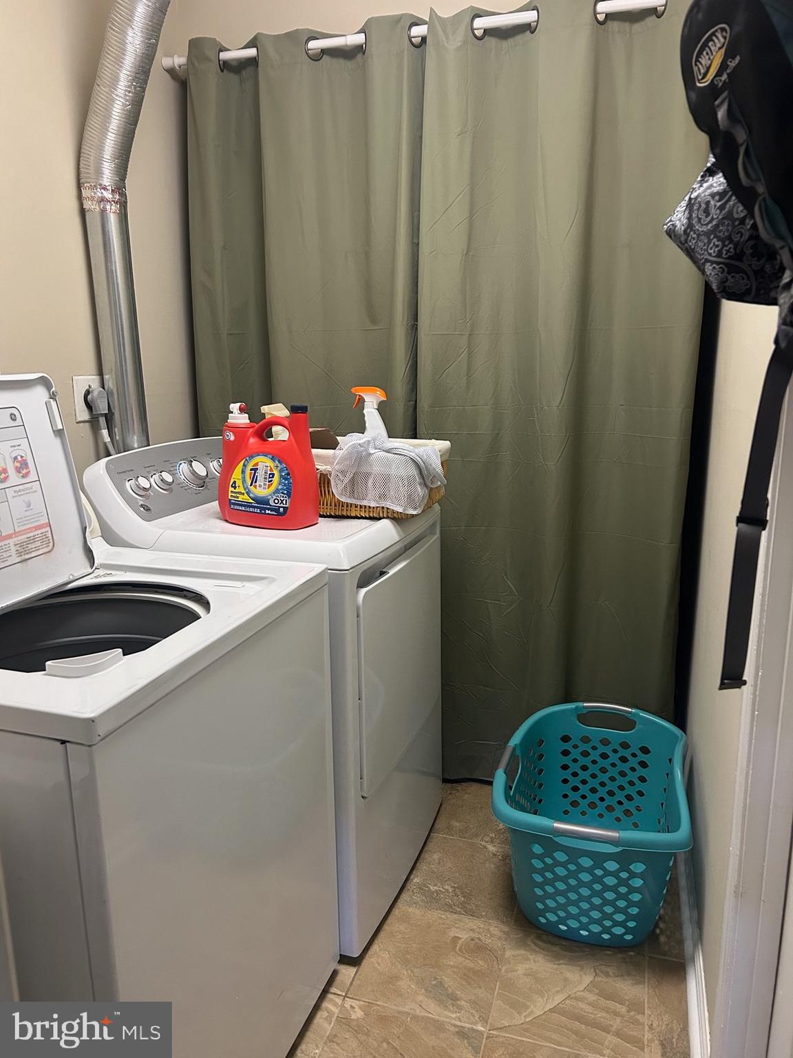 RHONDDA - Residential Lease