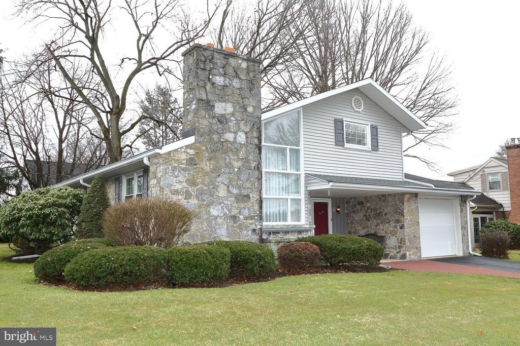 Photo of 41 SUNSET AVE, MANHEIM, PA 17545 (MLS # PALA2030784)