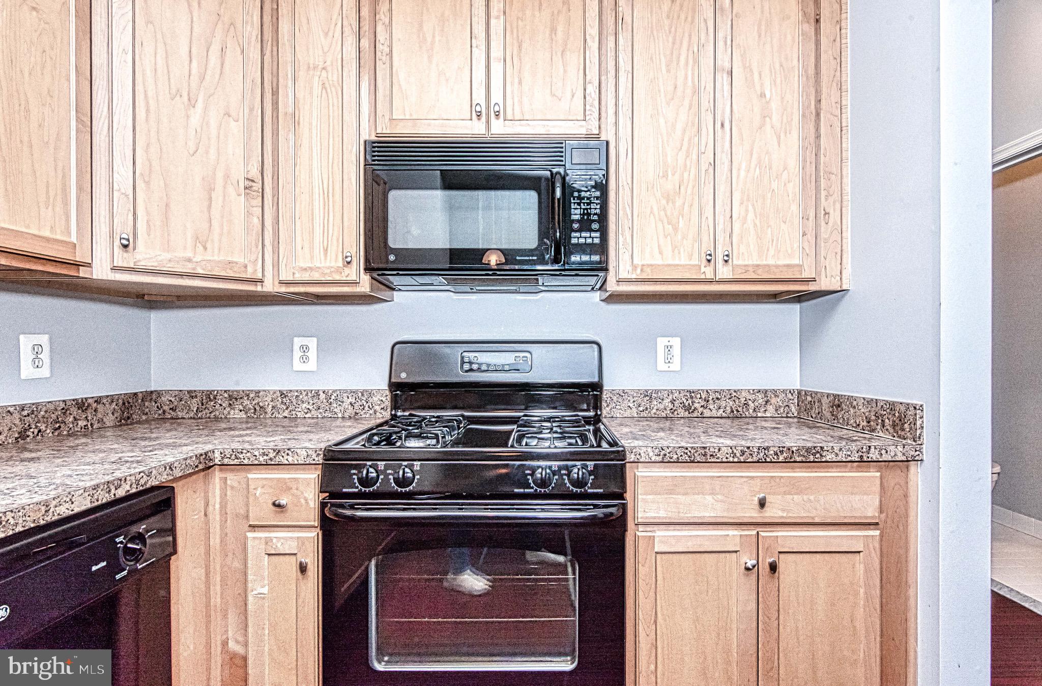 THE COMMONS ON WILLIAM SQUARE - Residential